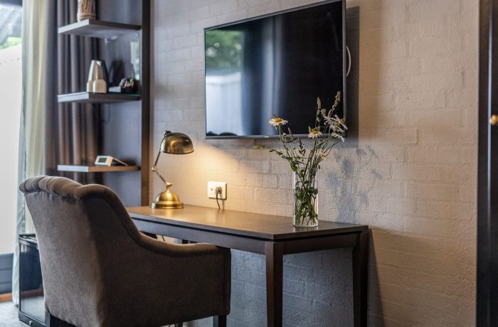 Scheelsminde_juniorsuite_desk_jun22_web